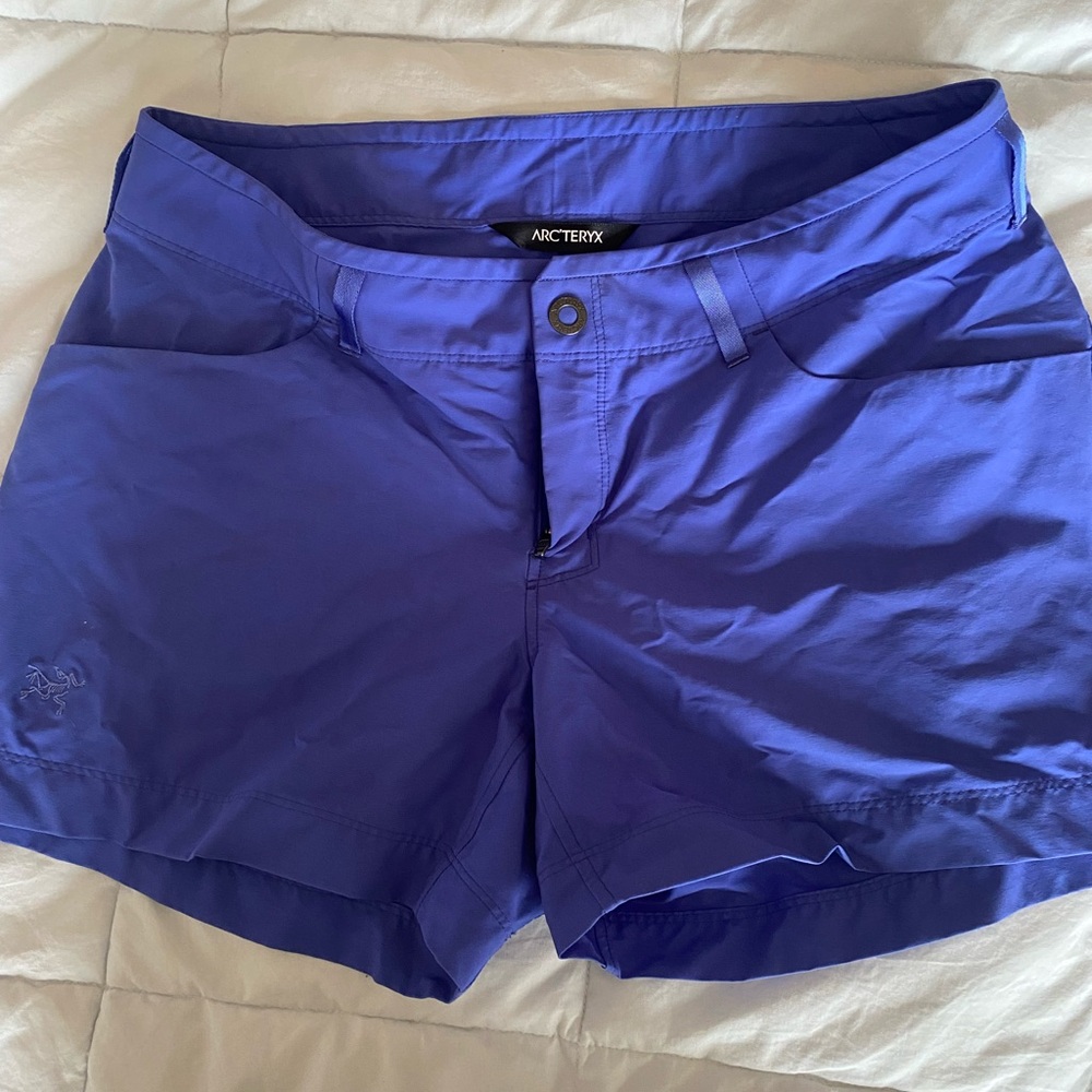Arc'teryx Women's Vibrant Blue Athletic Shorts size 8 4 inch inseam